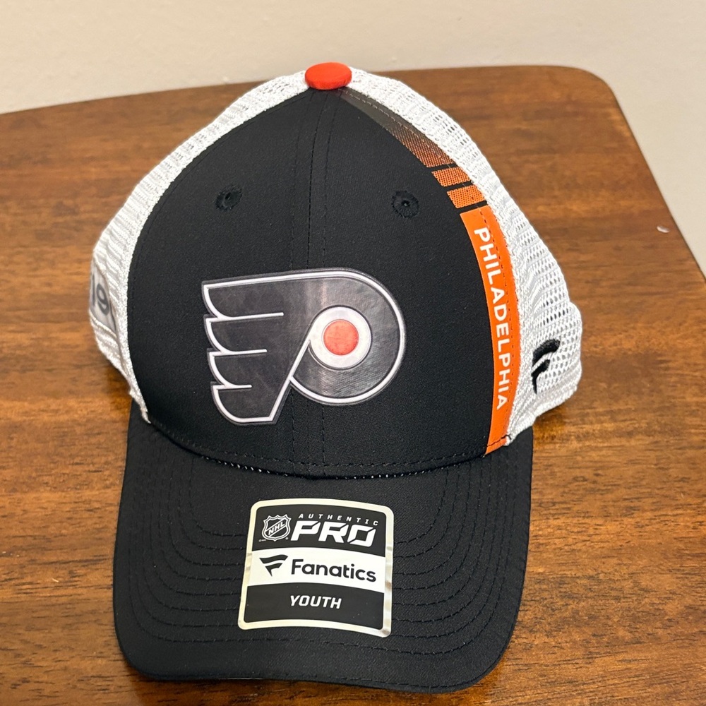 Fanatics Black and White Philadelphia Flyers Youth Cap